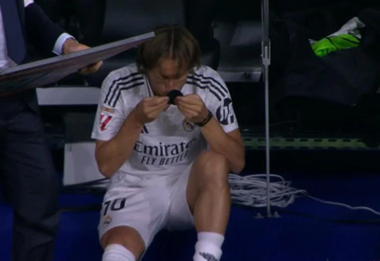 Modrić prije svake utakmice ljubi kostobrane, evo šta je na njima