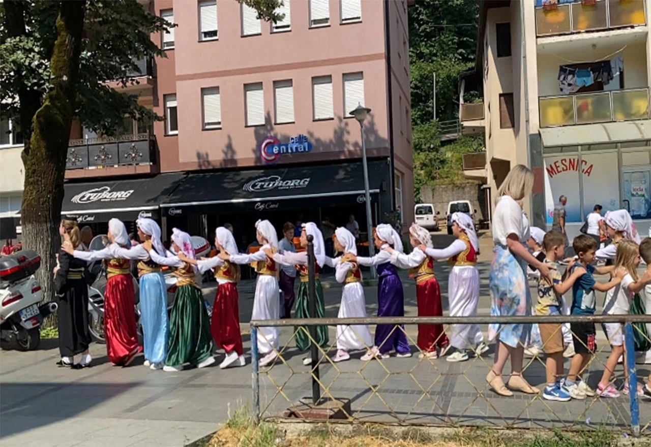 FOTO | Humanitarni bazar u Jablanici okupio ljude u zajedničkom cilju