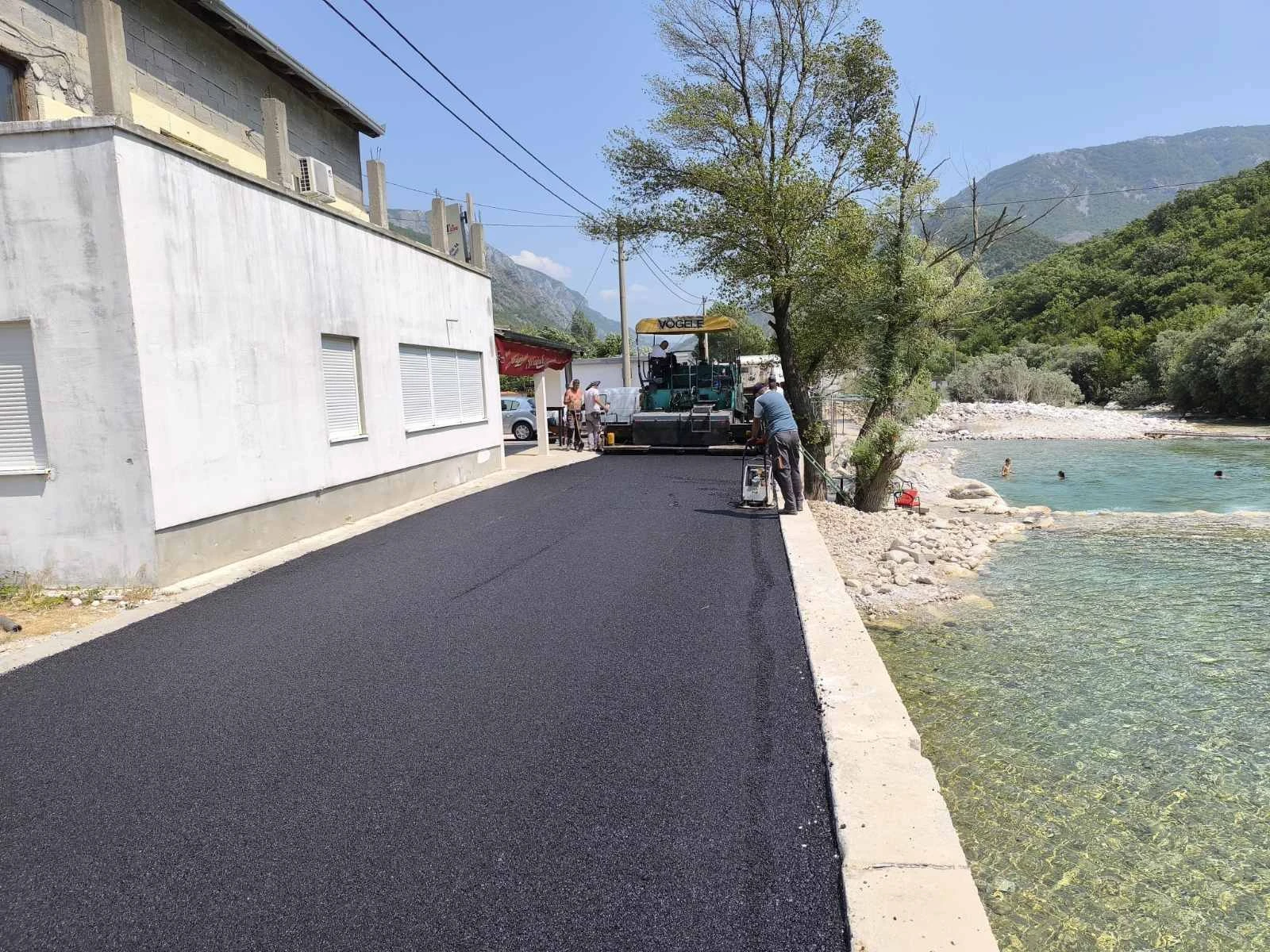 Asfaltiranje puta u Drežnici