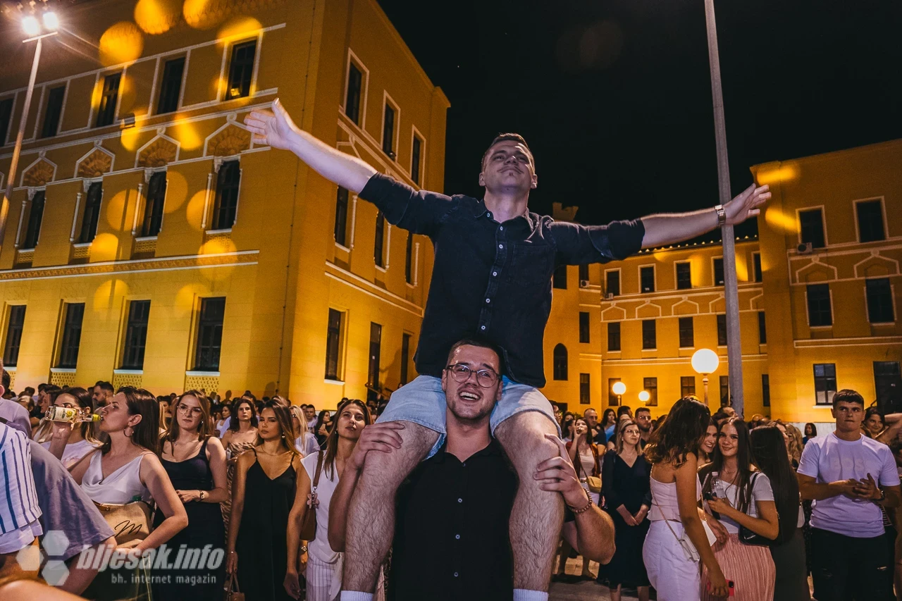 Publika na koncertu Mirze Selimovića u Mostaru
