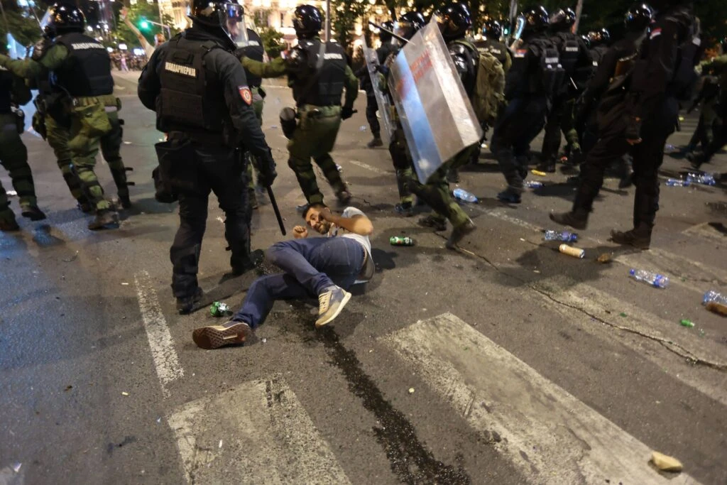 Policija nasiljem razbila demonstracije: Građani ogorčeni postupanjem