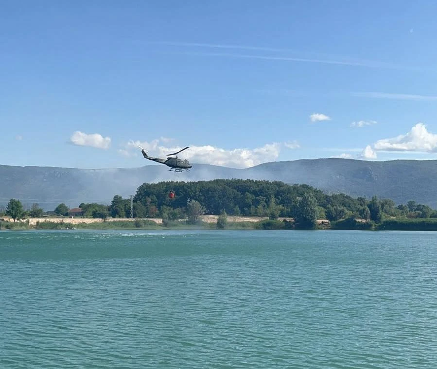 Požar u Grudama: Helikopter u akciji, vatrogasci se nadaju pomoći i Air Tractora