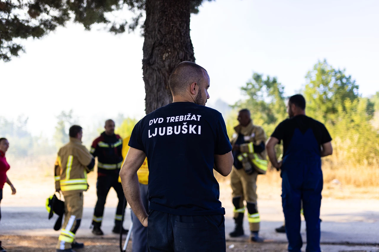 Ljubuški: Požar pod kontrolom, opožareno preko 100 hektara