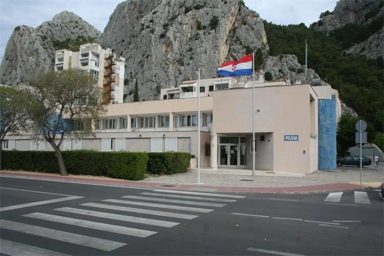 Omiš: 22-godišnjak ubio očuha bagerom, a zatim ga zakopao