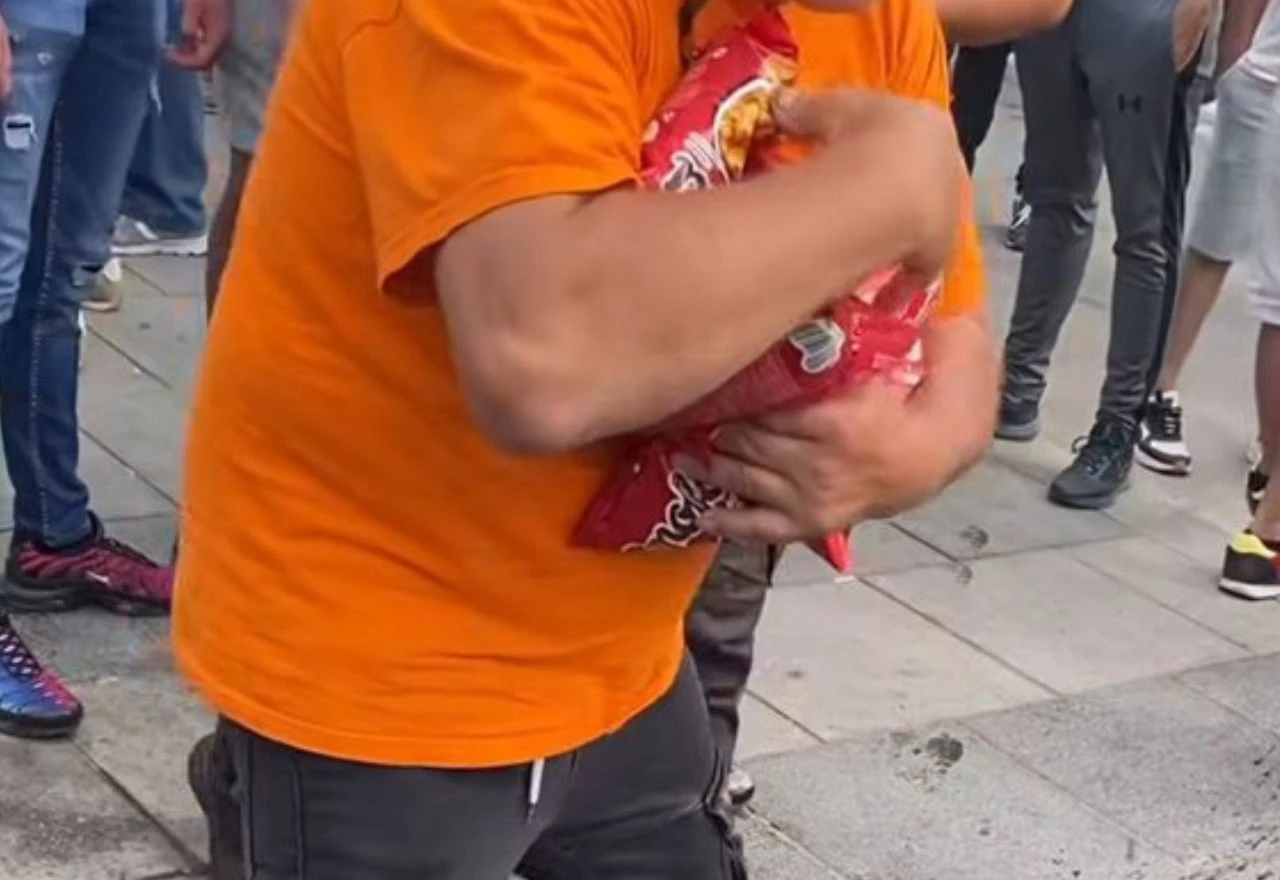 VIDEO | Za dlaku izbjegnut veliki sukob: Ćaci se skoro sukobili zbog smokija