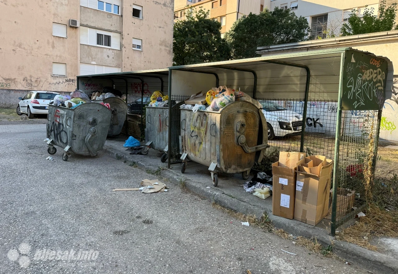Kontejneri u Ulici Stjepana Radića