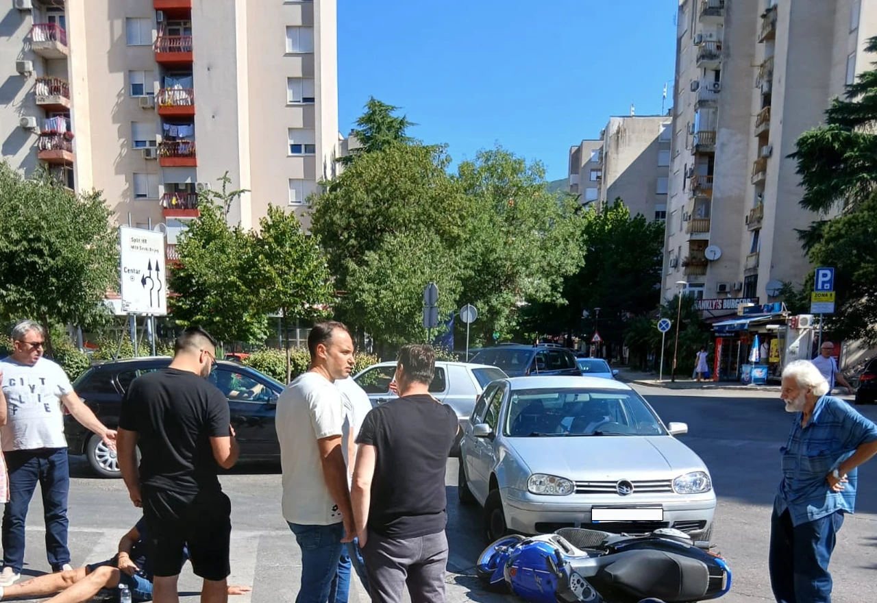 Mostar: Sudar motocikla i automobila u Ulici Ante Starčevića
