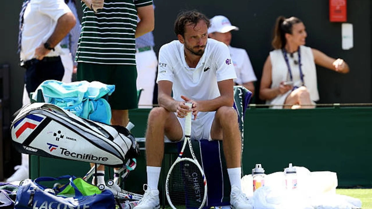 Kraj za Medvedeva, Runea, Tsitsipas predao zbog leđa