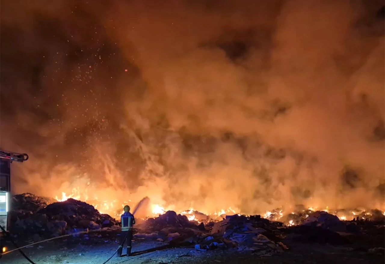 VIDEO | Požar na odlagalištu "Krupačke stijene": Dim i neugodan miris jutros nad Sarajevom