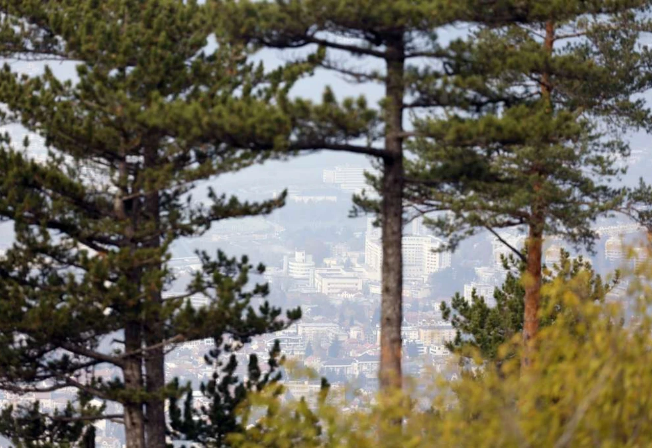 Požar na deponiji kod Trnova i dalje ugrožava zrak u Sarajevu