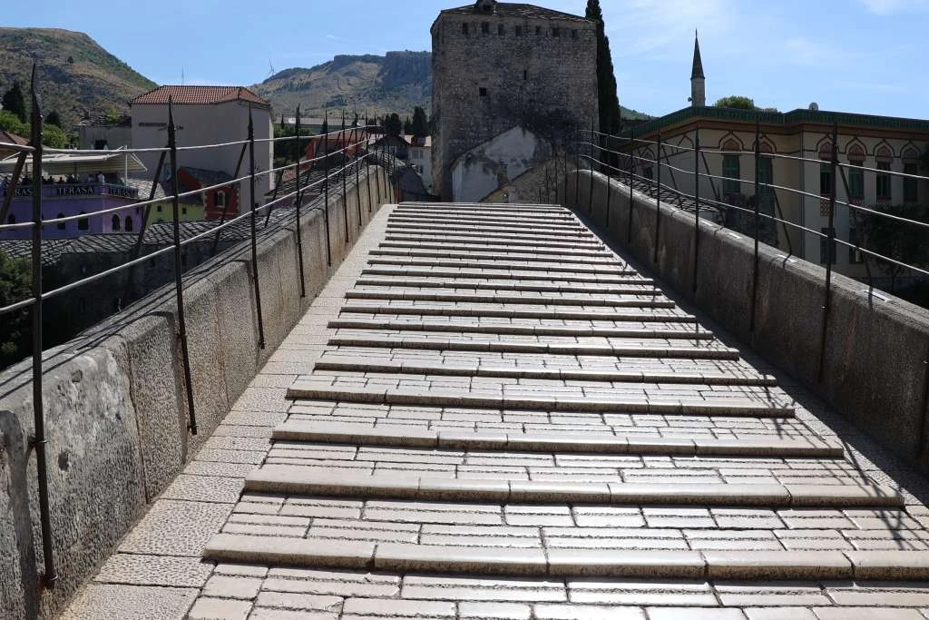 FOTO | Pogledajte kako izgledaju mostarske ulice na temperaturi od 38°C