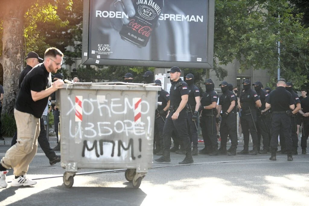 Blokade širom Srbije: Građani nastavljaju prosvjede protiv policijske brutalnosti