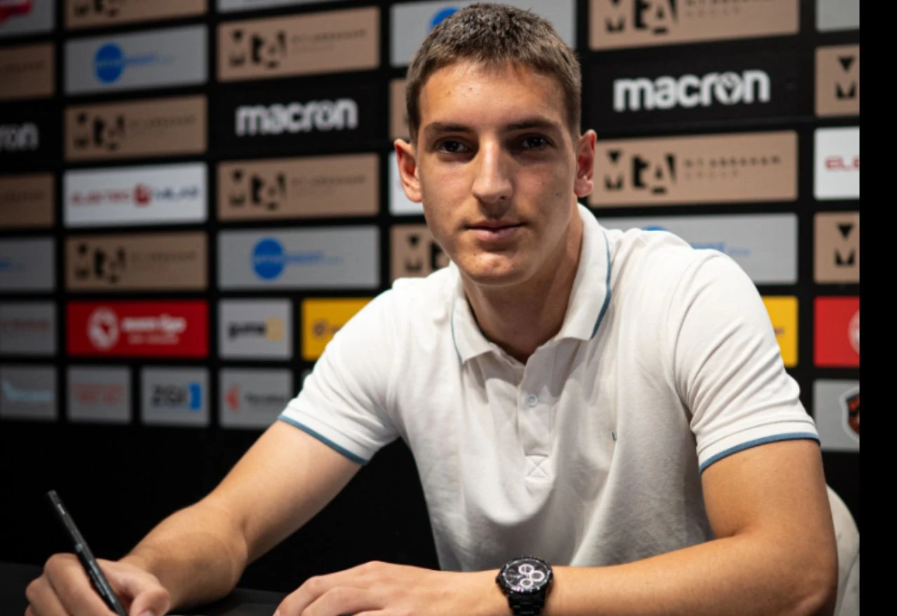 Mladi talent Mihajlo Ševa potpisao za Zrinjski na tri godine