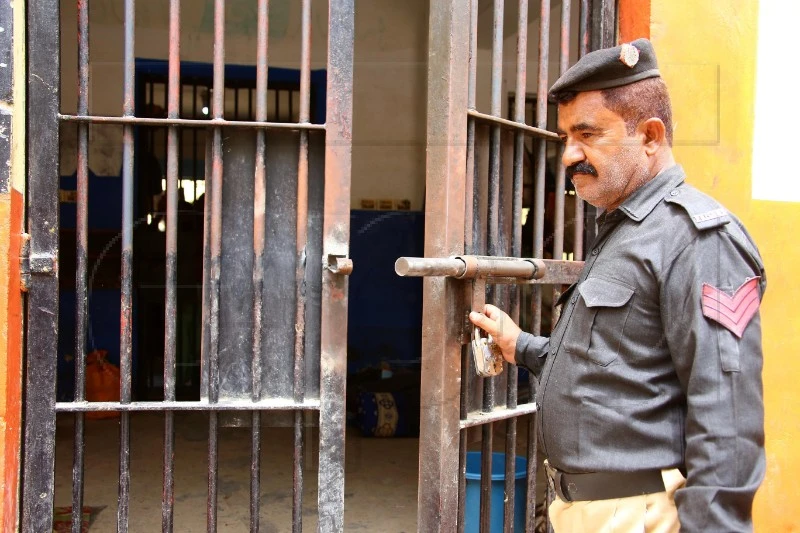 Pakistan: Otac ubio sina lopatom zbog prijateljstva s transrodnim osobama