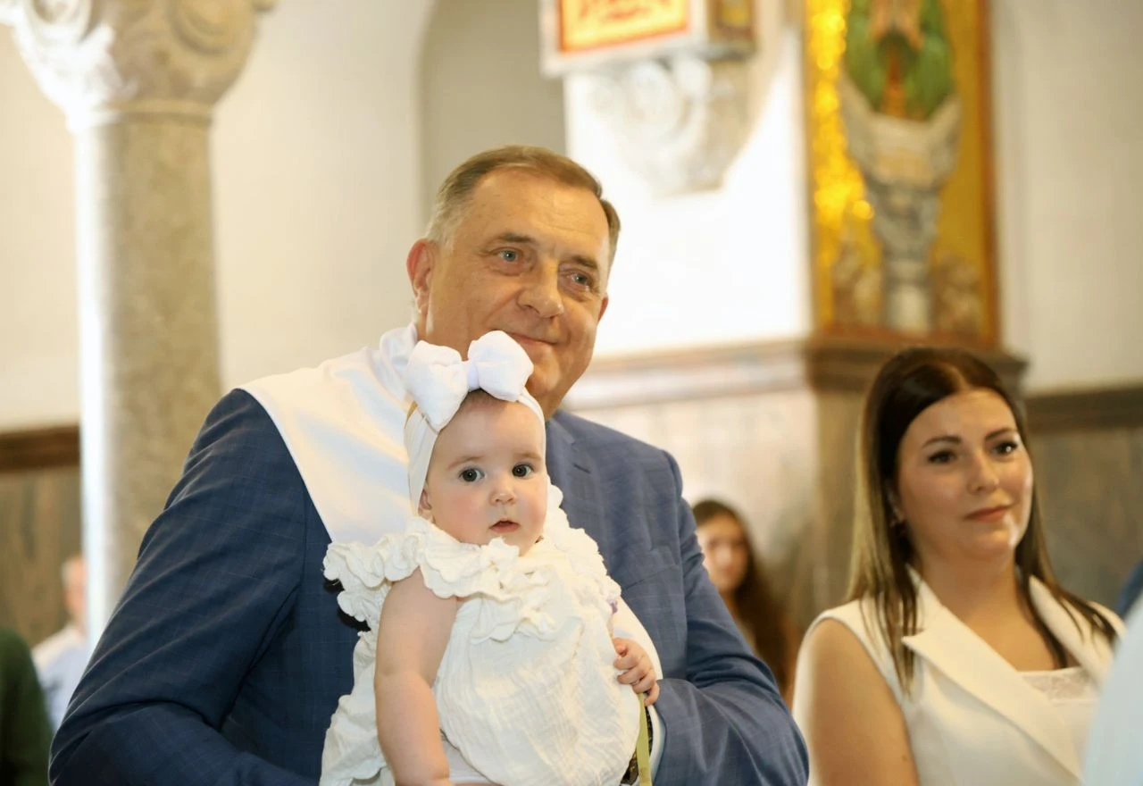 Dodik kum na krštenju u Banjoj Luci: ''Najvažnija stvar u životu je dobiti dijete''