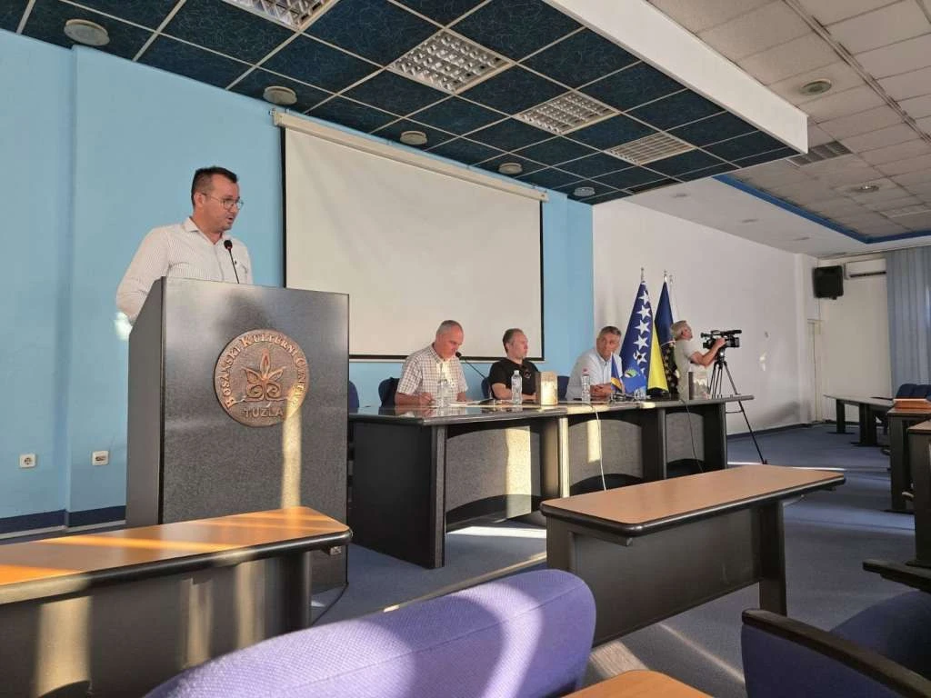Roman koji donosi snažno književno svjedočanstvo o višestoljetnom kolektivnom iskustvu bošnjačkog naroda
