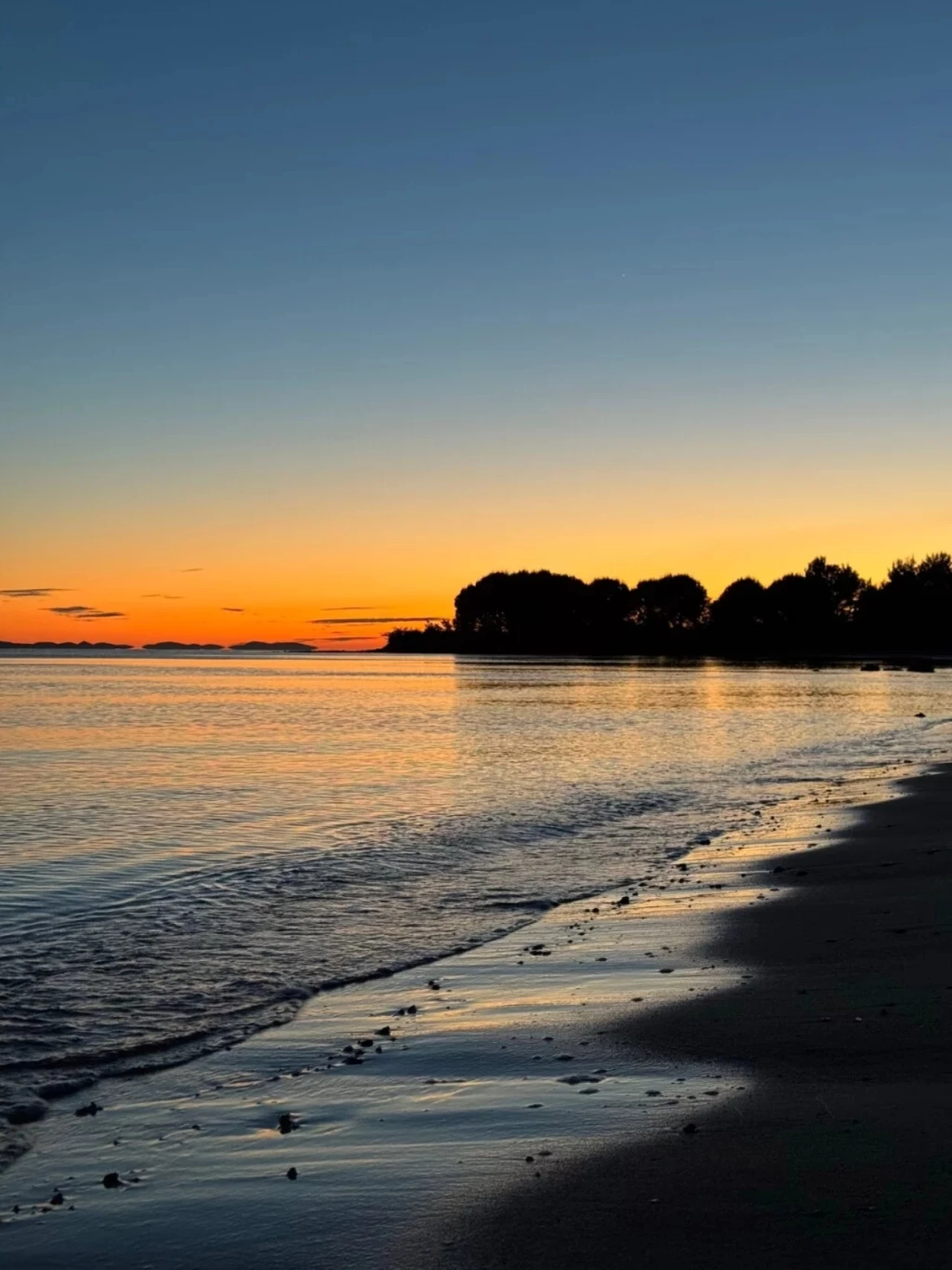 Pješčana plaža blizu Zadra savršena je za djecu, a zalasci sunca pravi su spektakl