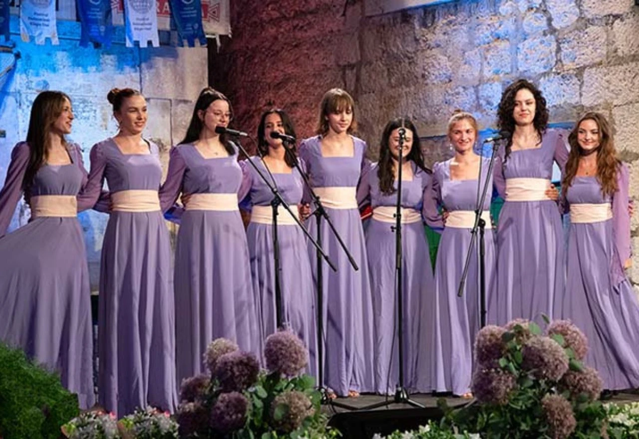 Mostarska klapa Liron briljirala na izbornoj večeri Festivala u Omišu