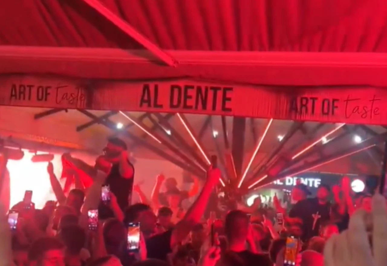 VIDEO | Ni kiša nije rastjerala Thompsonove fanove: ore se hitovi, pjeva se pod tendama