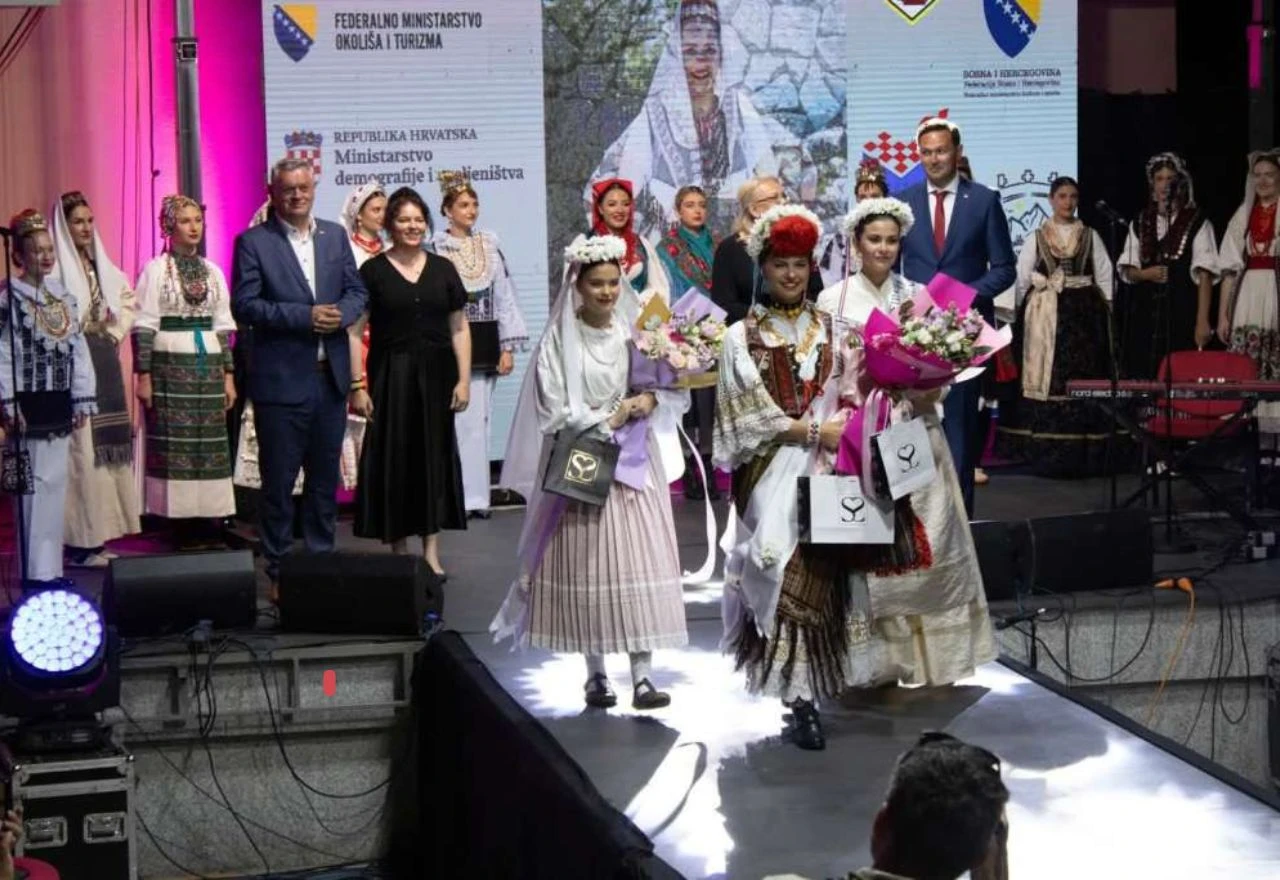 U Tomislavgradu izabrana najljepša Hrvatica u narodnoj nošnji izvan RH