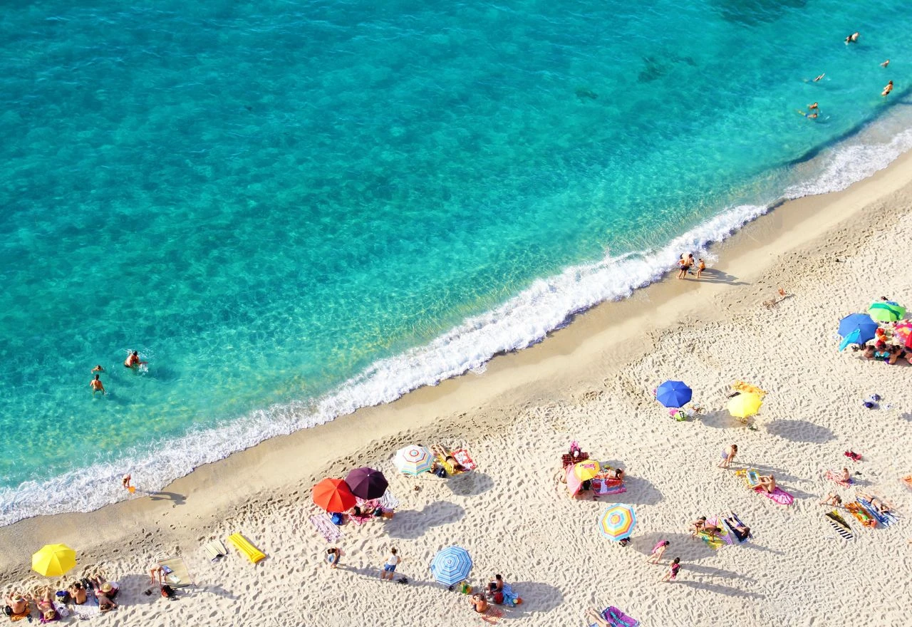 Uhićen Švicarac zbog snimanja nage djece na plaži u Loparu