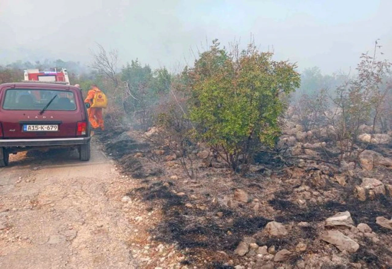 Velik požar kod Trebinja, širi se prema naseljima