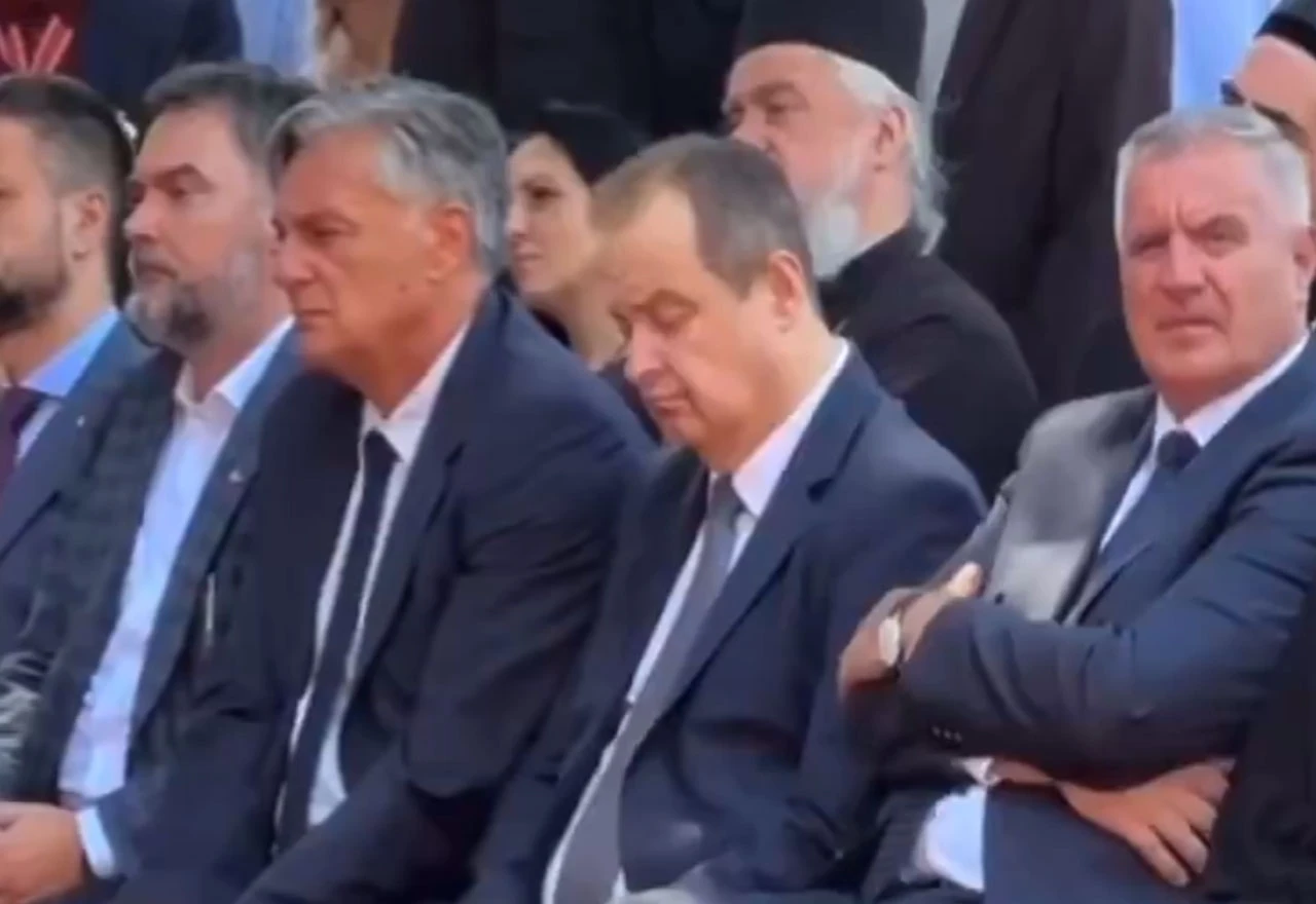 VIDEO | Dačić spavao u prvom redu svečane akademije u Nevesinju