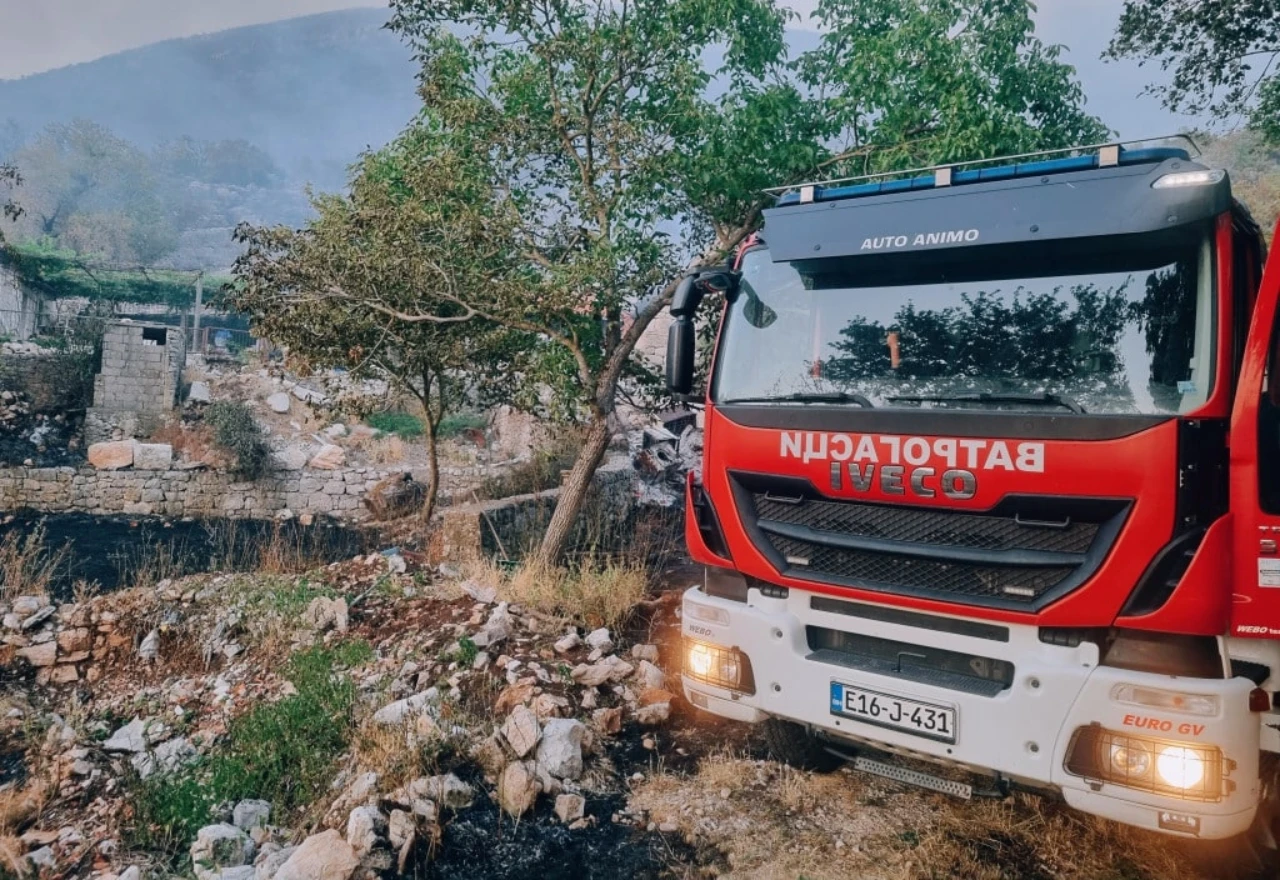 Požar kod Trebinja: Vatra na 150 metara od kuća