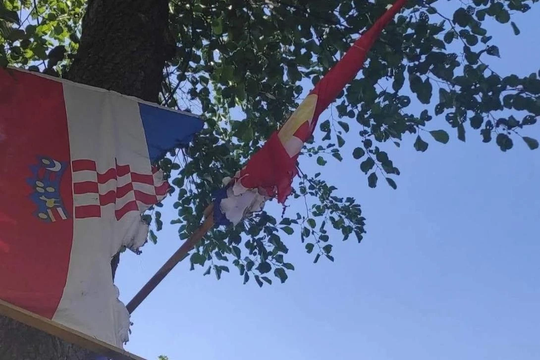Žepče: Zapaljena hrvatska zastava