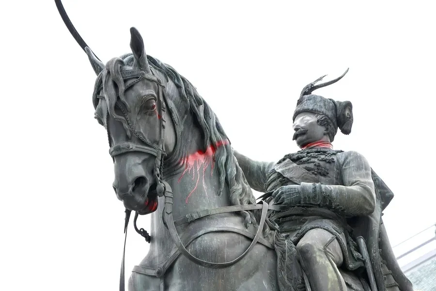 Vandaliziran spomenik bana Jelačića u Zagrebu: "Srbi se bore, a mi?"