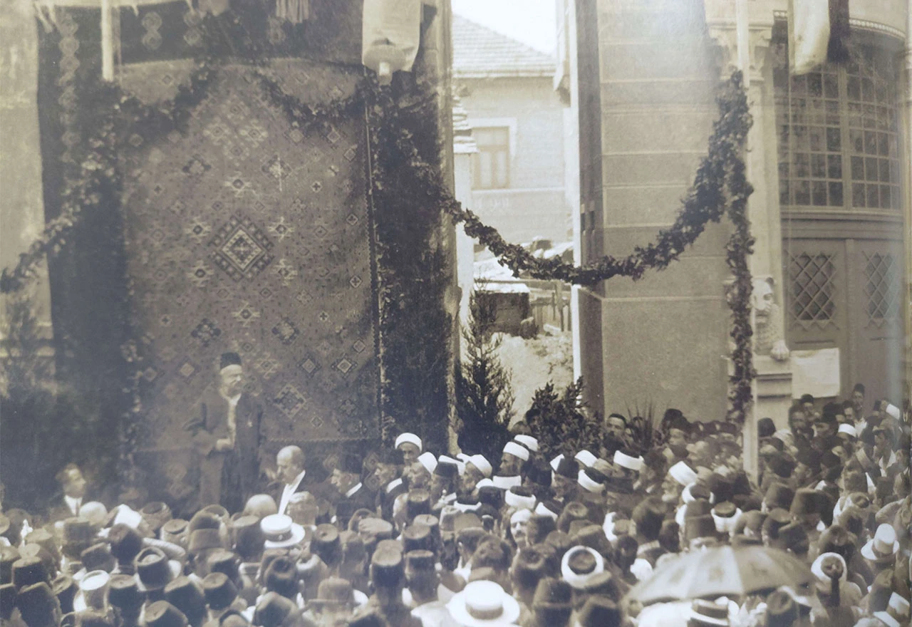 Gradonačelnik Mujaga Komadina drži govor na otvaranju Gradskog kupatila 3. lipnja 1914.