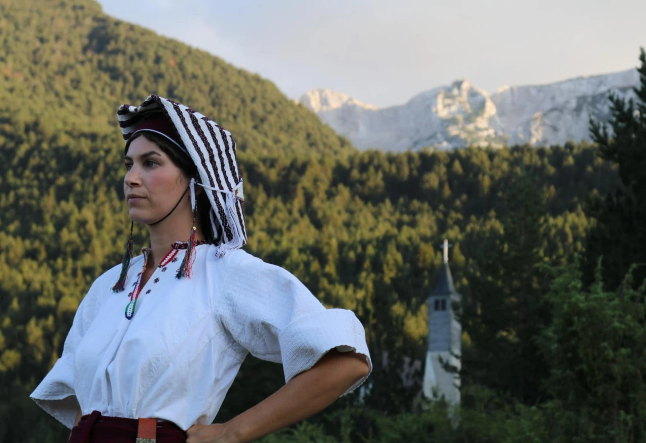 Thompsonova kći Diva Marija ostvarila je prvu glumačku ulogu, glumi čobanicu iz Duvna