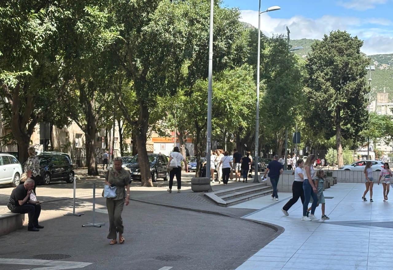 FOTO | Mostar opet živnuo: Kava, šetnja i dječja igra ispunili gradske ulice