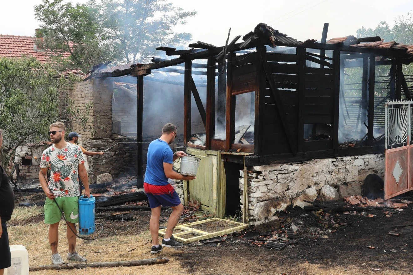 Srbija: U selu izgorjelo 300 kuća; Mještani tvrde da se namjerno nije gasilo