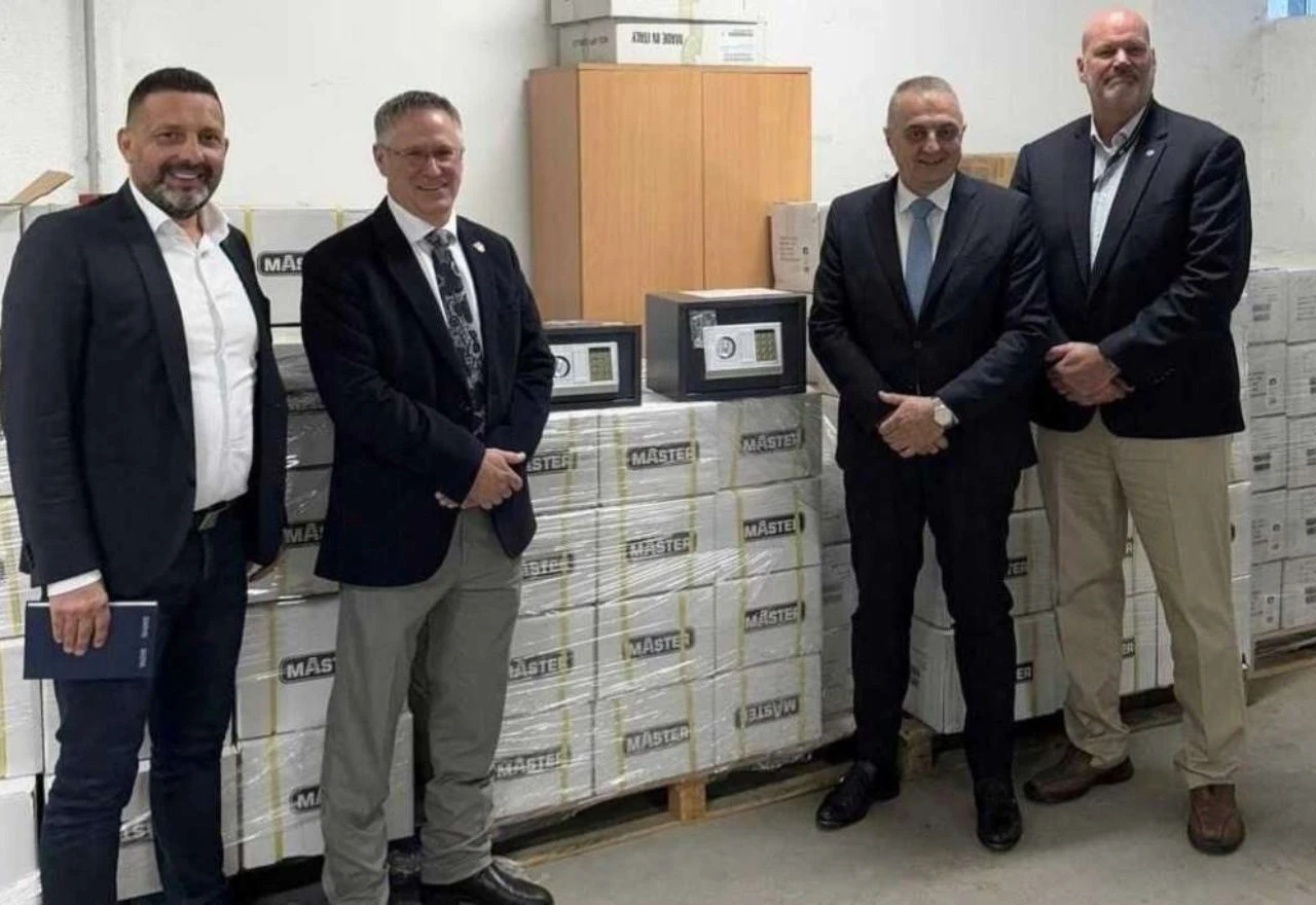 SAD donirale sefove za oružje u vrijednosti preko 9.000 dolara