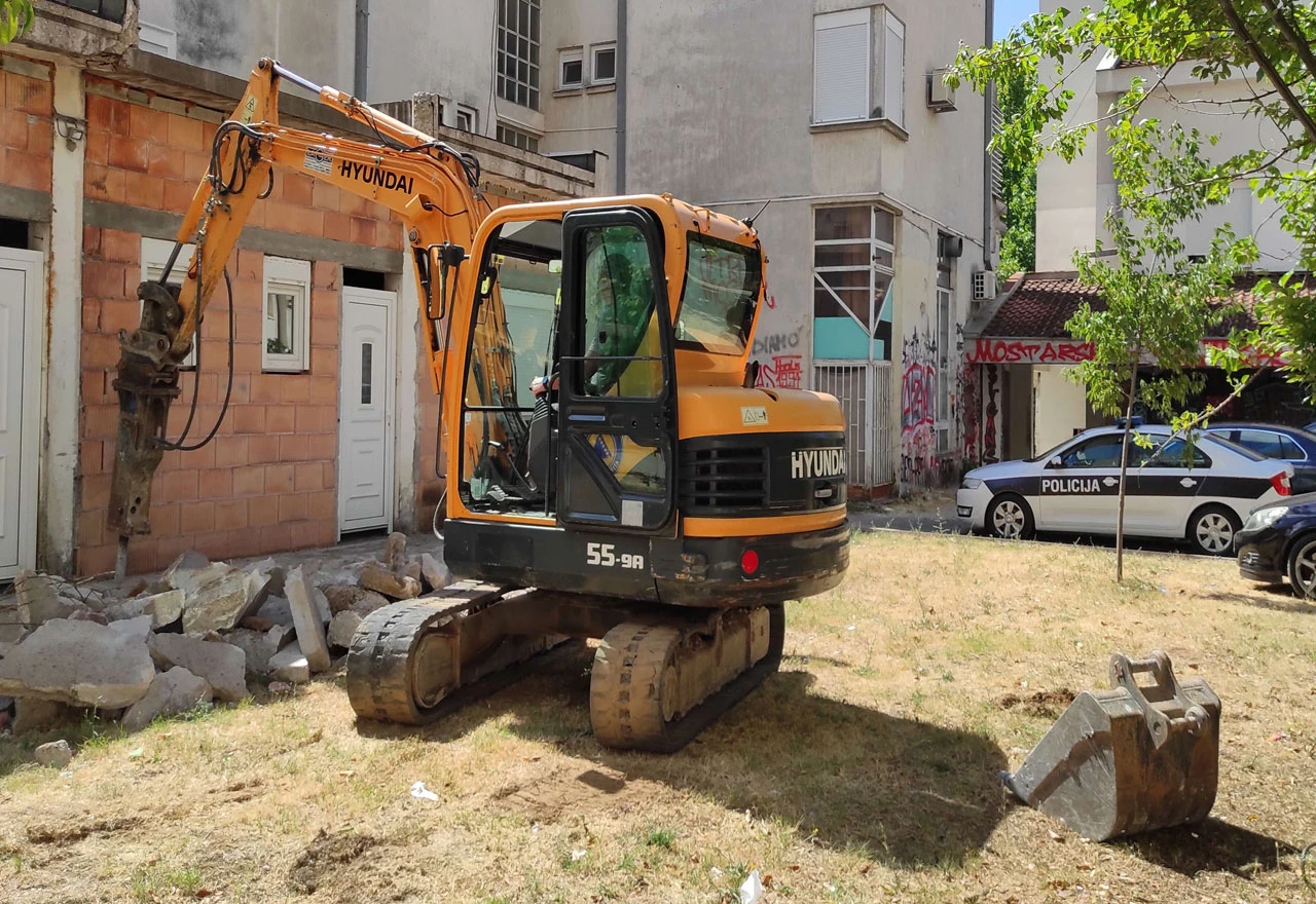 VIDEO | Rušenje bespravnog objekta na Starom igralištu