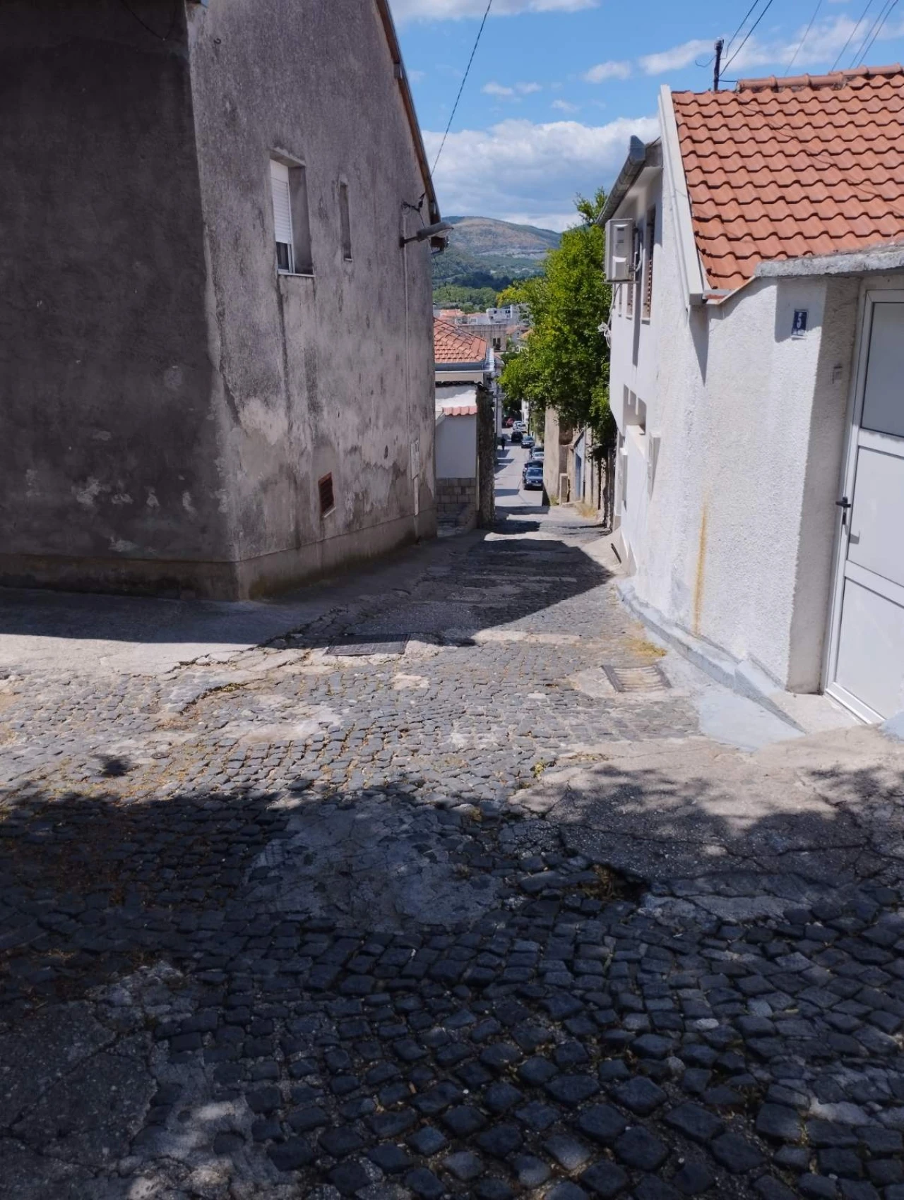 Brankovac bez rješenja: Građani s prvom kišom gaze kroz fekalije