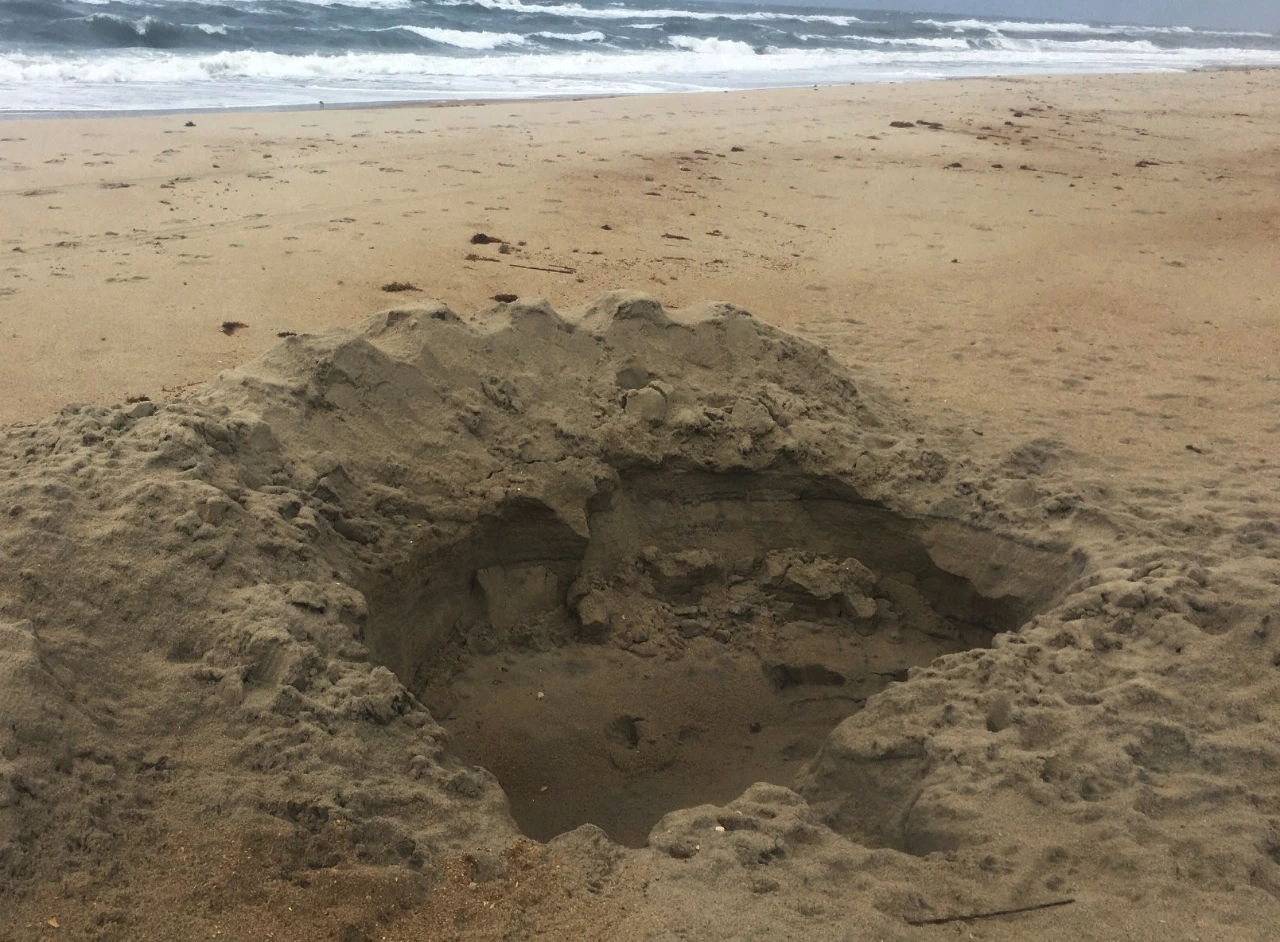 Mladić kopao rupu na plaži, pijesak ga zatrpao i ubio