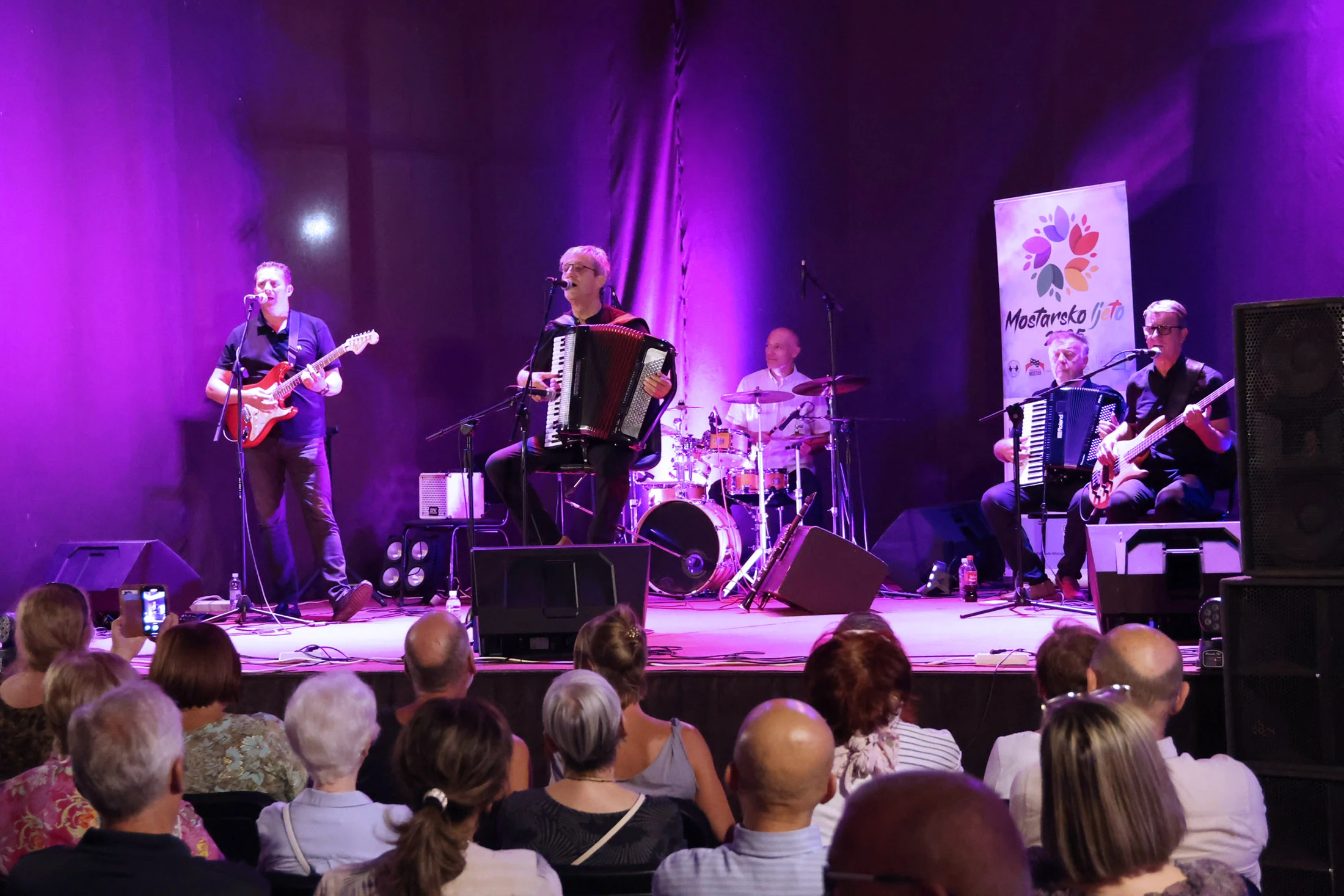 U Muzičkom centru Pavarotti održan koncert benda Sevdi Mustafa