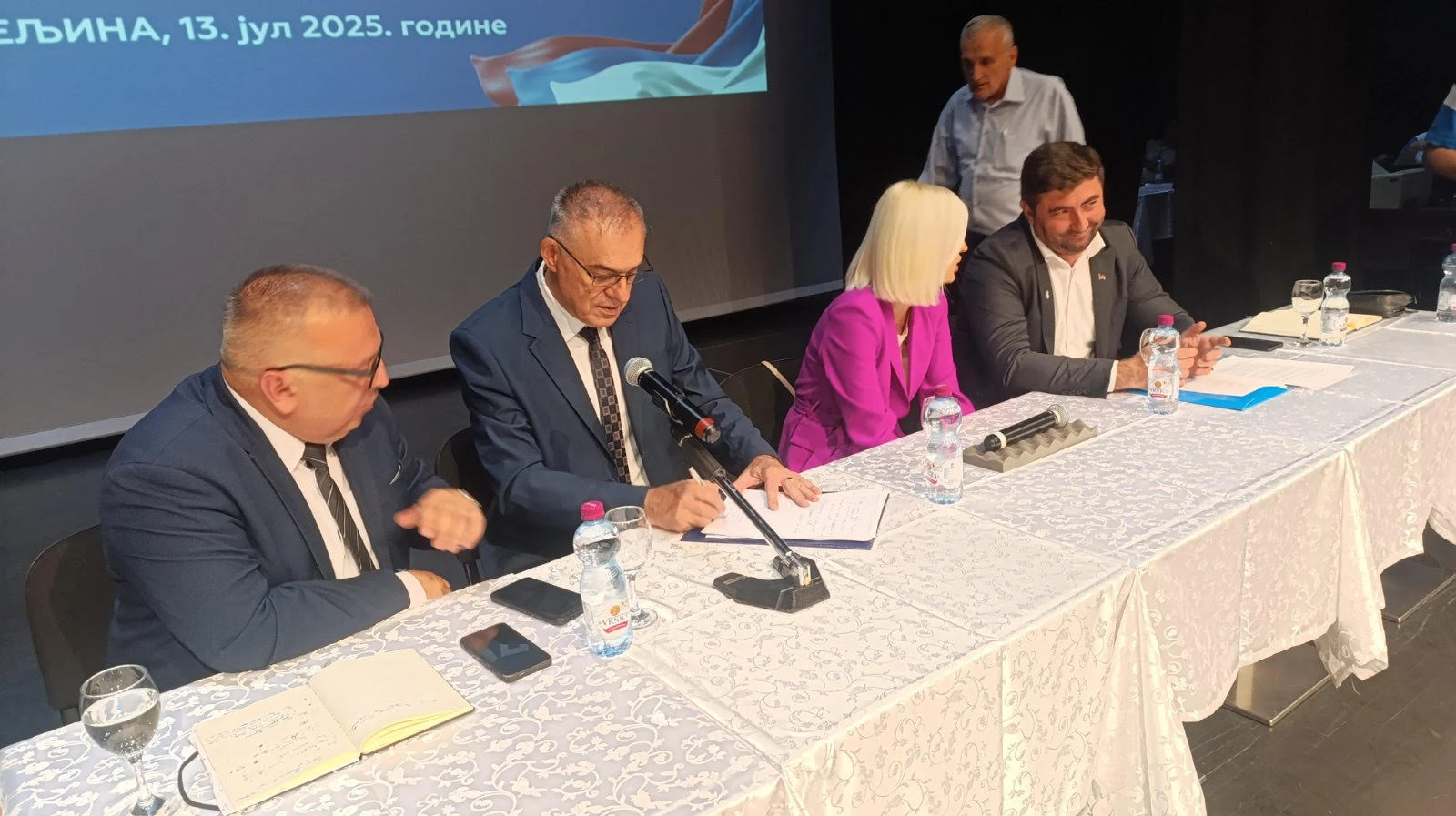 Rasprava o povjerenju predsjedniku Miličeviću unijela nemir u SDS