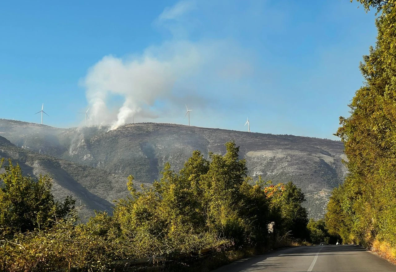 Stanje jutros: Požar i dalje aktivan, vatrogasci bez predaha
