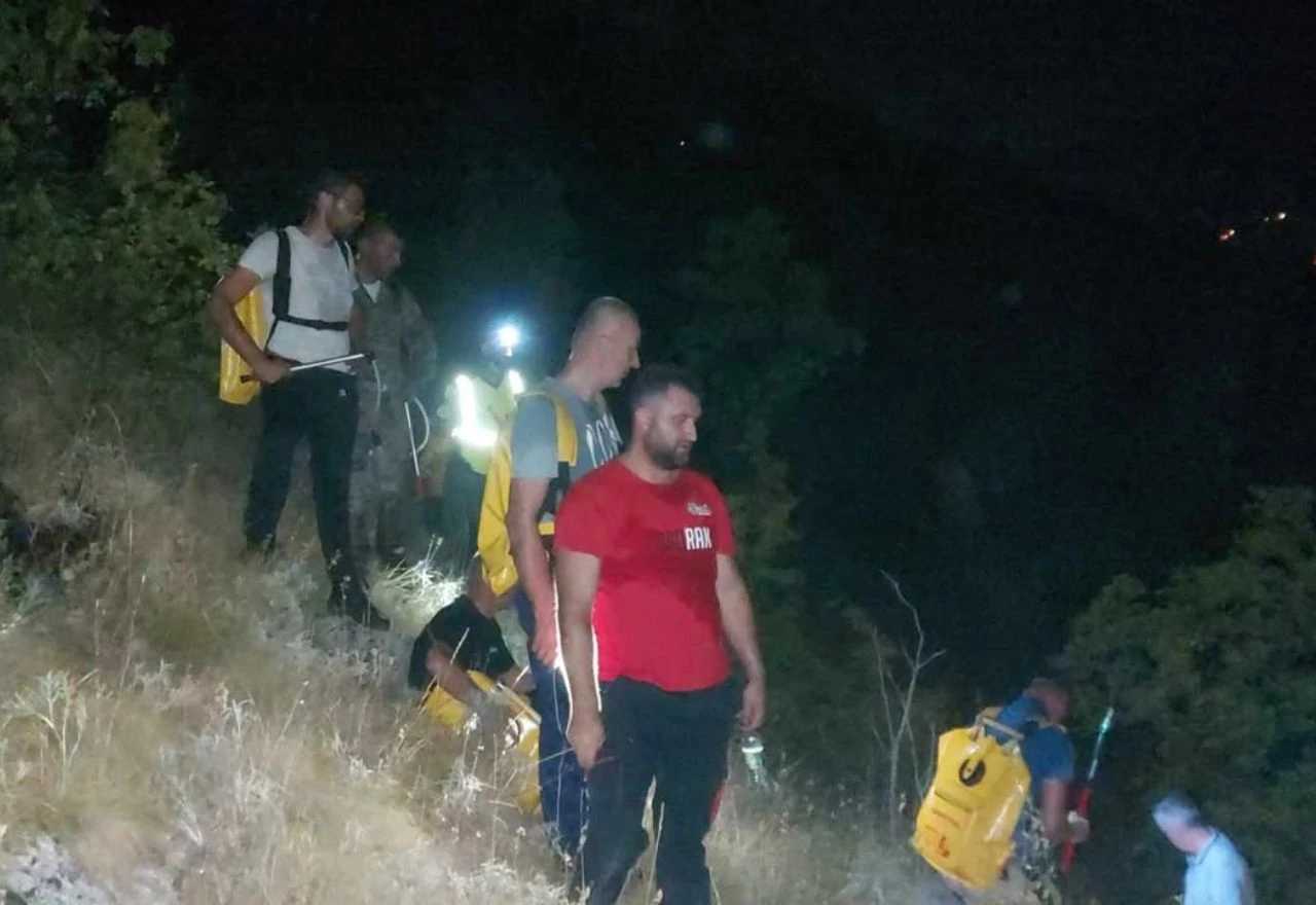 VIDEO | Volonteri cijelu noć pomagali vatrogascima u borbi s požarom