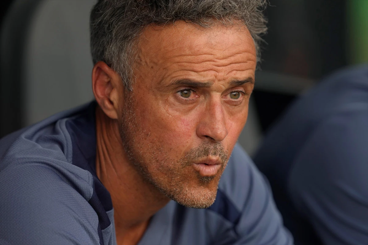 Luis Enrique: Glup sam. Stajao sam tamo, on me gura, ja guram njega..