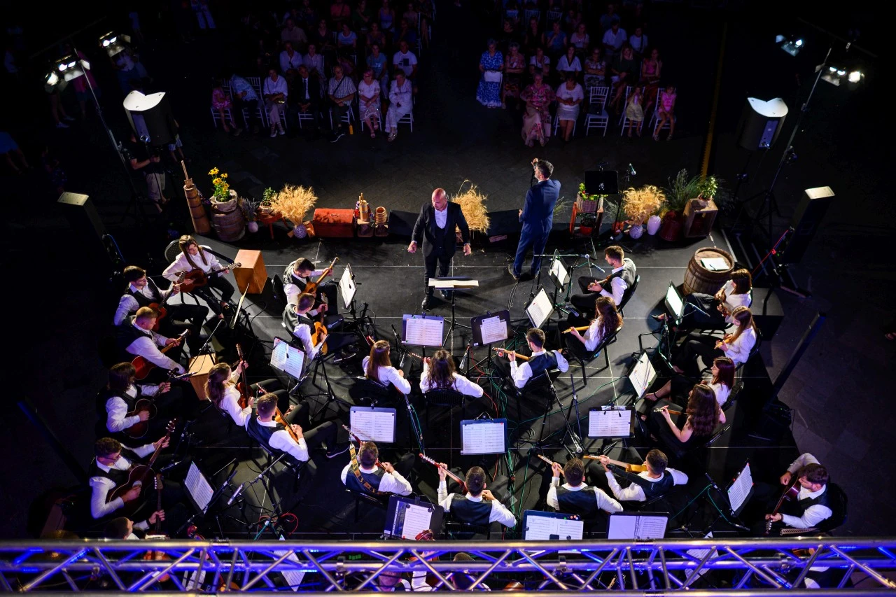 FOTO | Mostar: Počeo prvi međunarodni festival tamburaške glazbe