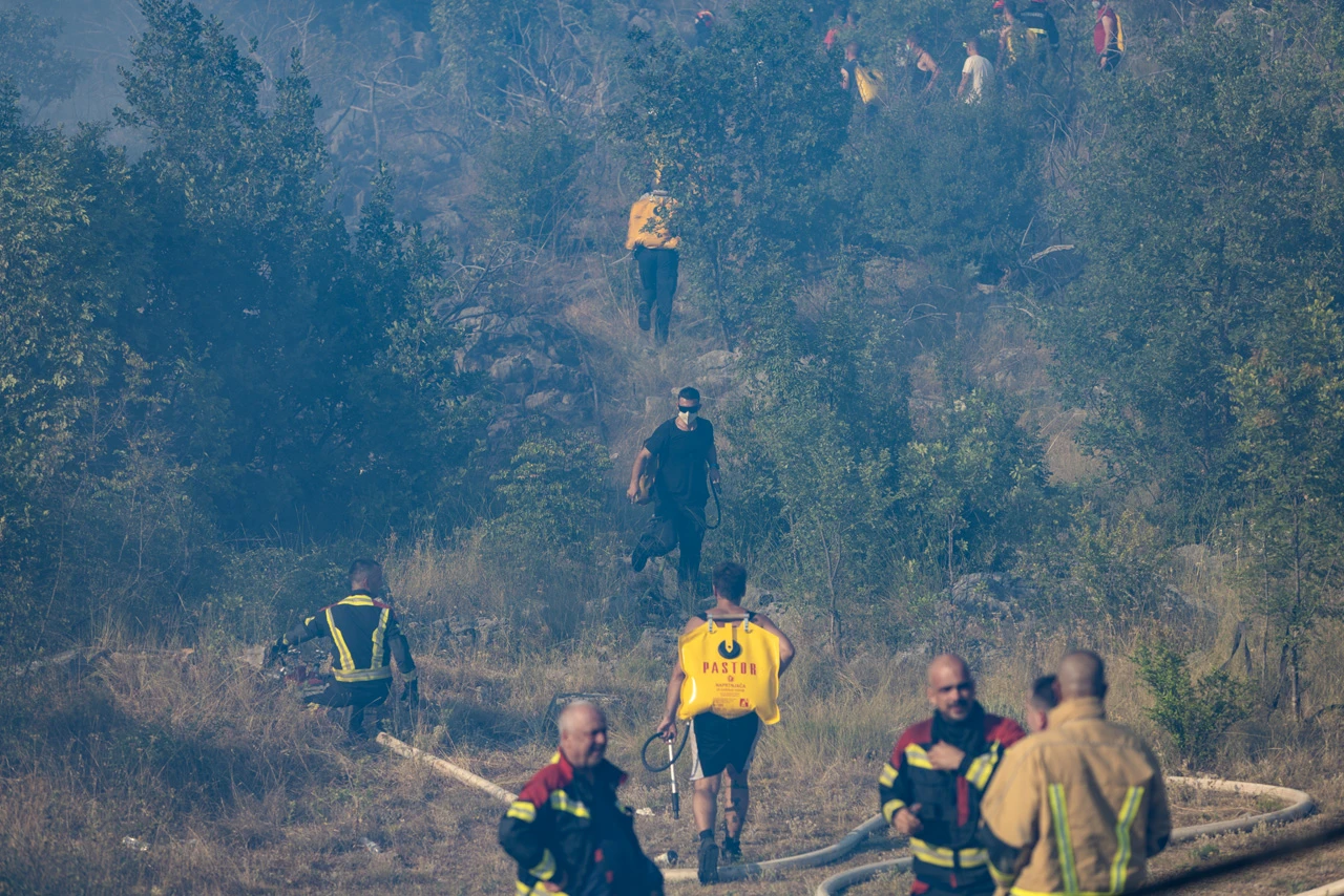 Požar u Blatu uspješno ugašen, intervenirali i mostarski vatrogasci