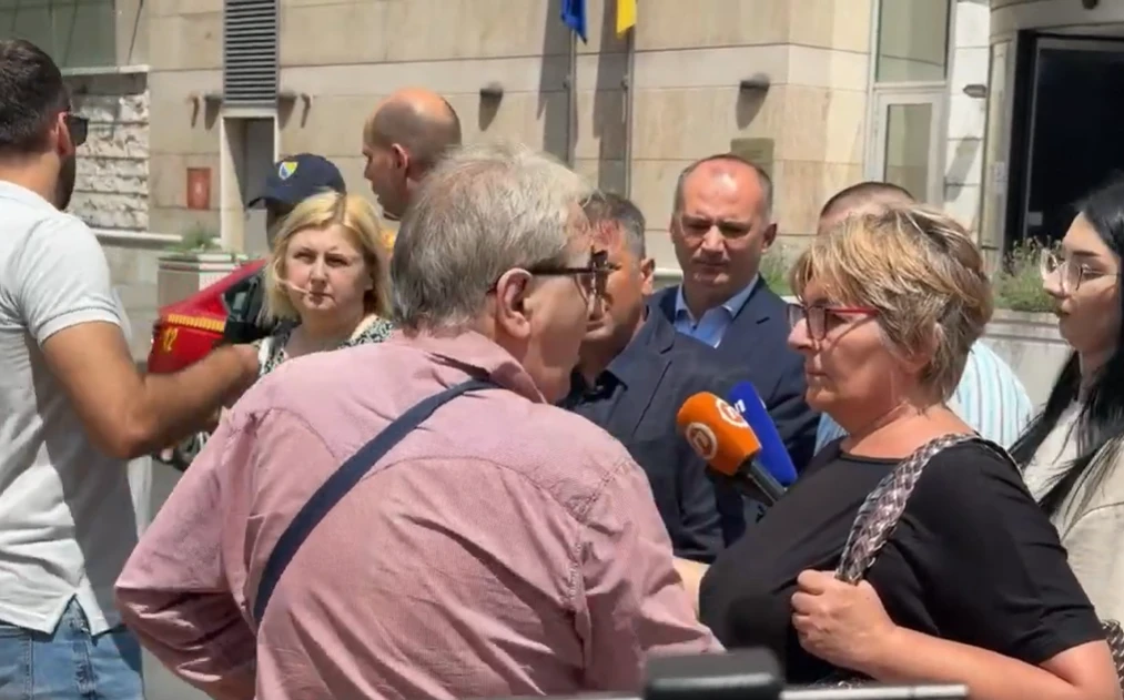 VIDEO | Incident ispred Delegacije EU: Građanin prekinuo Vukanovića, intervenirala policija