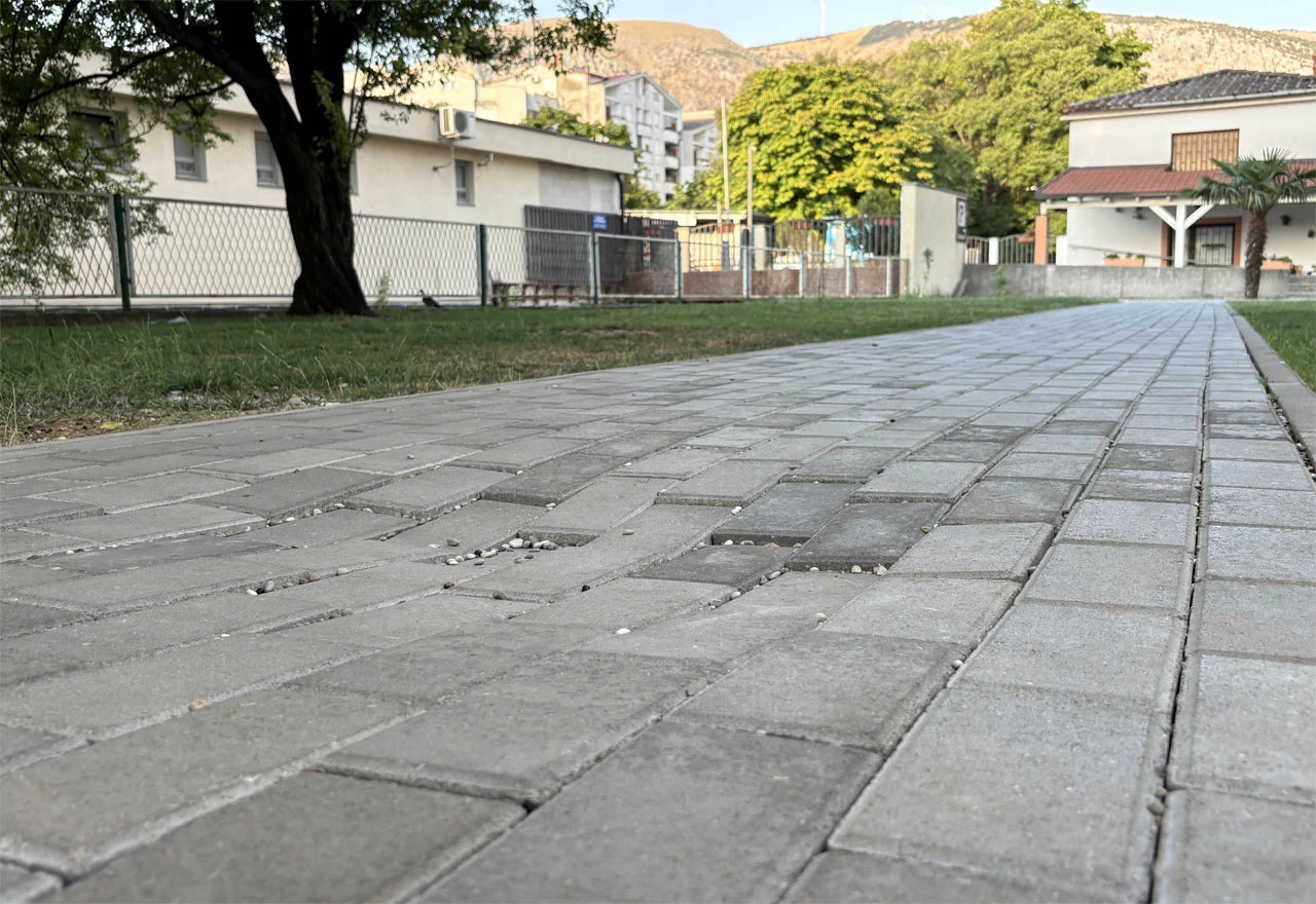 FOTO | Nova šetnica krenula propadati nakon samo nekoliko mjeseci