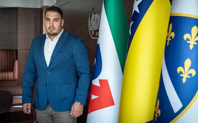 Vrh dna: Ima li Haris Zahiragić internet