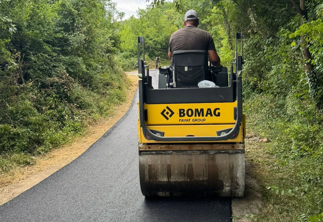 Asfaltirana ulica koja spaja Iliće i Žovnicu