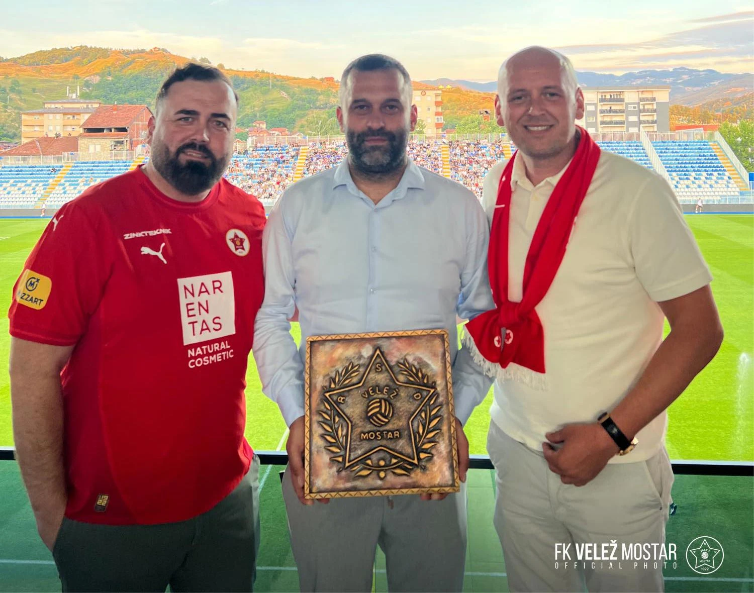 Velež uručio Jubilarni grb Novom Pazaru: Nogomet kao most prijateljstva